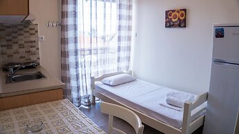 Milonas House Apartments