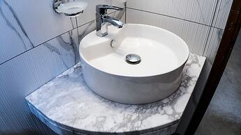 Milonas House Apartments