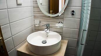 Milonas House Apartments