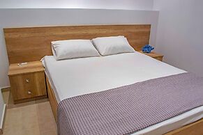 Milonas House Apartments