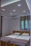 Milonas House Apartments