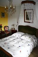 La Petite Maison près de l'Eglise