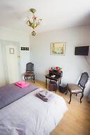 La Petite Maison près de l'Eglise