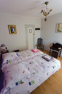 La Petite Maison près de l'Eglise