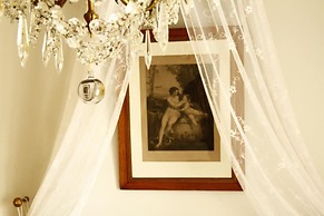 La Petite Maison près de l'Eglise