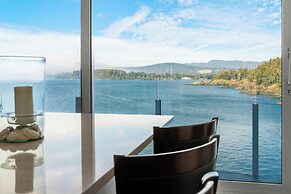 SookePoint Ocean Cottage Resort