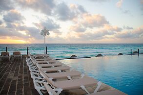 AR Cancun Plaza