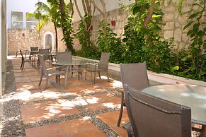AR Cancun Plaza