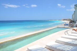 AR Cancun Plaza