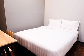 Lux Rooms Night Bazaar