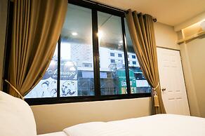 Lux Rooms Night Bazaar