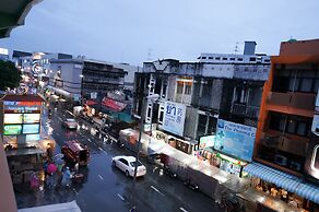Lux Rooms Night Bazaar
