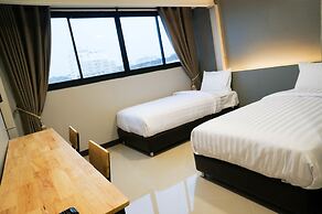 Lux Rooms Night Bazaar