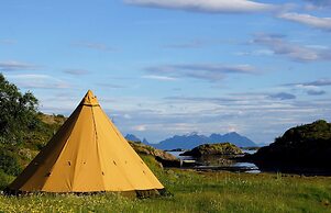 Lofoten Beach Glamping