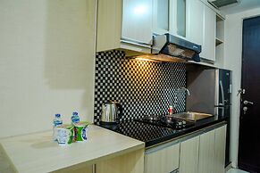 Simply Studio Room at Grand Serpong Apartment By Travelio