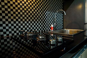 Simply Studio Room at Grand Serpong Apartment By Travelio