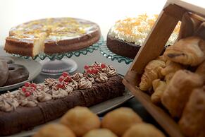 Intelier Victoria Hotel