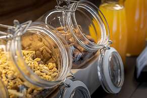 Intelier Victoria Hotel