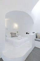 Alluvial Santorini Suites
