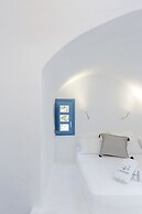 Alluvial Santorini Suites