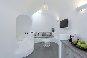 Alluvial Santorini Suites