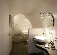 Alluvial Santorini Suites