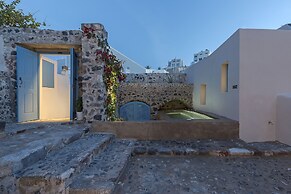 Alluvial Santorini Suites