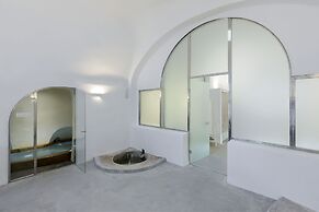 Alluvial Santorini Suites