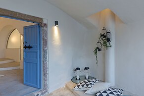 Alluvial Santorini Suites