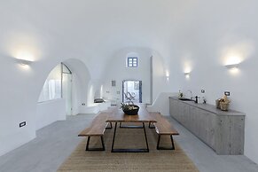 Alluvial Santorini Suites