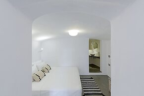 Alluvial Santorini Suites