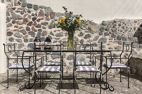 Alluvial Santorini Suites