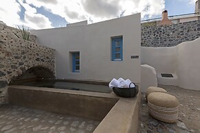 Alluvial Santorini Suites