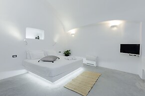Alluvial Santorini Suites