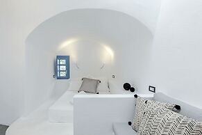 Alluvial Santorini Suites