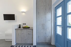 Alluvial Santorini Suites