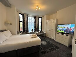 The Carlton Holiday Apartments