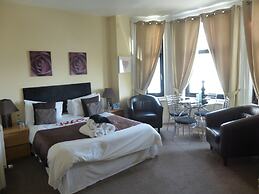 The Carlton Holiday Apartments