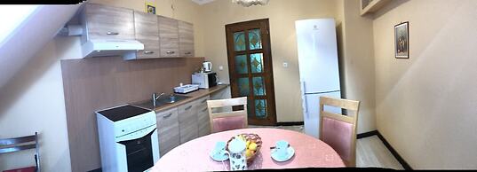 Lotusz Apartments