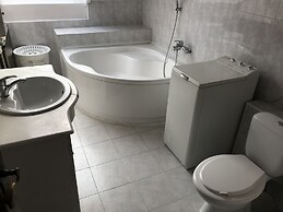 Lotusz Apartments