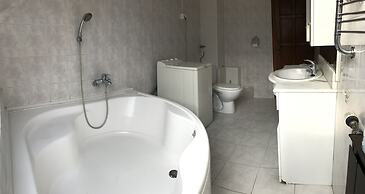 Lotusz Apartments