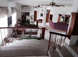 Hotel Casa Flores De Tikal