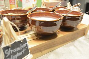 Staybridge Suites London Heathrow - Bath Road by IHG