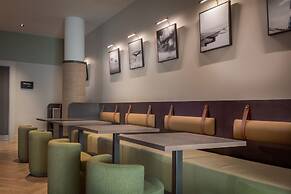 Staybridge Suites London Heathrow - Bath Road by IHG