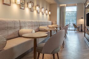 Staybridge Suites London Heathrow - Bath Road by IHG