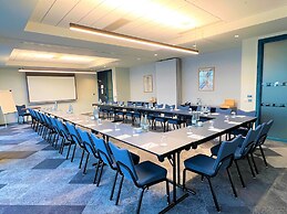 Holiday Inn London Heathrow - Bath Road by IHG