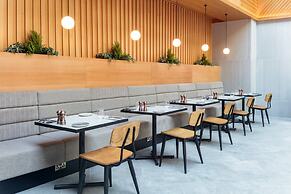 Holiday Inn London Heathrow - Bath Road by IHG