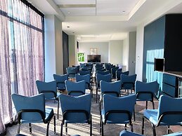 Holiday Inn London Heathrow - Bath Road by IHG