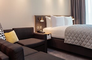 Holiday Inn London Heathrow - Bath Road by IHG