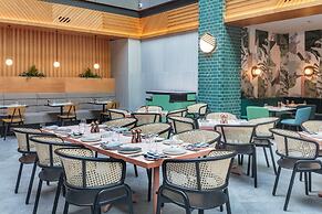 Holiday Inn London Heathrow - Bath Road by IHG